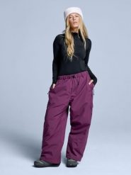 Spodnie narciarskie - Unisex - Luźny krój - Park - Bordeaux. Czerwone spodnie materiałowe damskie POEDERBAAS, na zimę, s, bez wzorów, z materiału, narciarskie. Za 698.52 zł.
