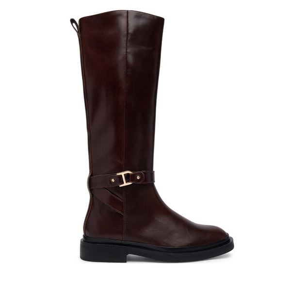 Kozaki Clarks. Brązowe kozaki damskie Clarks, bez obcasa, na płaskiej podeszwie. Za 779.99 zł.