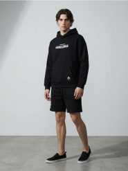 Szorty comfort Star Wars The Mandalorian - czarny. Czarne szorty męskie Sinsay, l, bez wzorów, retro. Za 45.99 zł.