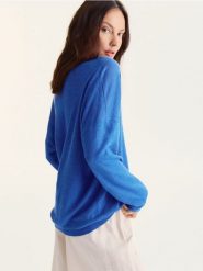 Lniany sweter - niebieski. Niebieskie swetry damskie Reserved, l, bez wzorów, ze lnu, bez kołnierzyka, bez ramiączek, bez kaptura. Za 199.99 zł.