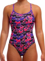 Strój kąpielowy jednoczęściowy FUNKITA Mushi Sushi - Diamond Back. Fioletowe kostiumy jednoczęściowe damskie FUNKITA, s, bez wzorów, z elastanu, sportowe, do pływania. Za 259.00 zł.