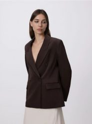 Marynarka z domieszką wełny - ciemnobrązowy. Brązowe żakiety damskie Reserved, l, bez wzorów, z lyocellu. Za 279.99 zł.