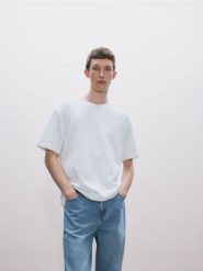 Strukturalny t-shirt relaxed fit - złamana biel. T-shirty męskie Reserved, l, bez wzorów, z bawełny, bez kołnierzyka. Za 79.99 zł.