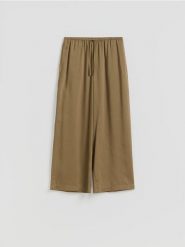 Spodnie z lyocellu - warm olive. Zielone spodnie materiałowe damskie Reserved, l, bez wzorów, z lyocellu. Za 119.99 zł.