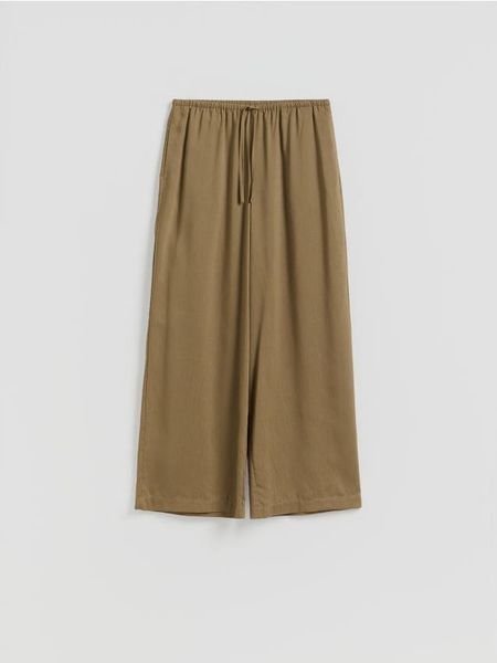 Spodnie z lyocellu - warm olive. Zielone spodnie materiałowe damskie Reserved, l, bez wzorów, z lyocellu. Za 119.99 zł.