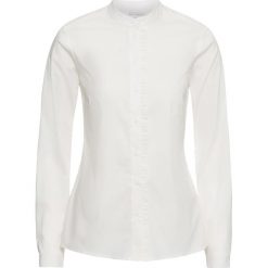 Bluzka z falbanami bonprix biały. Białe bluzki damskie bonprix, ze stójką. Za 54.99 zł.
