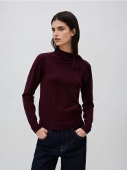 Sweter z wiązaniem - mahoniowy. Brązowe swetry damskie Reserved, l, bez wzorów, z dzianiny, bez kołnierzyka, bez ramiączek, bez kaptura. Za 119.99 zł.