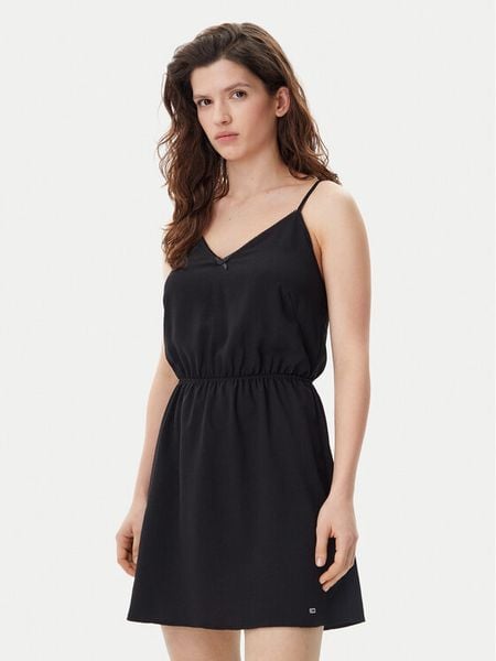 Tommy Jeans Sukienka letnia Essential DW0DW20613 Czarny Regular Fit. Czarne sukienki damskie Tommy Jeans, na lato, l, bez wzorów, z jeansu, bez kołnierzyka, bez ramiączek. Za 219.99 zł.