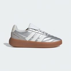 Buty Barreda Mundial. Białe obuwie sportowe damskie Adidas, bez wzorów, do piłki nożnej. Za 399.00 zł.