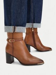 MEXX Botki EO-WI44-TUGA-01 Brązowy jasny. Brązowe botki damskie Mexx, ze skóry, bez obcasa, na słupku, bez zapięcia. Za 449.99 zł.