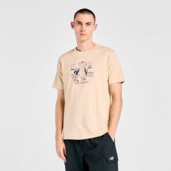 Koszulka męska New Balance MT61Y0XJABC – beżowa. Brązowe koszulki sportowe męskie New Balance, m, bez wzorów, z bawełny, bez kołnierzyka, bez ramiączek. Za 109.99 zł.