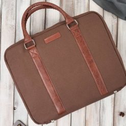 Torba męska na ramię lub do ręki wegańska do pracy na laptopa brązowa Paolo Peruzzi E-14-BR. Brązowe torby na laptopa męskie bez wzorów, z bawełny. Za 159.99 zł.