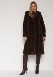 Brązowy Płaszcz Futerko w Pionowy Wzór z Kapturem Cahroris. Brązowe płaszcze damskie Born2be, l, bez wzorów, z dzianiny, eleganckie, z kapturem. Za 299.99 zł.