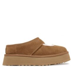 Śniegowce Ugg. Brązowe śniegowce i trapery damskie UGG. Za 629.99 zł.