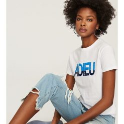 T-shirt z dwustronnymi cekinami - Biały. T-shirty damskie marki Reserved. W wyprzedaży za 29.99 zł.