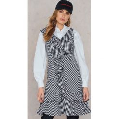 NA-KD Sukienka midi z dekoltem V i falbaną - Multicolor. Sukienki damskie marki NA-KD. W wyprzedaży za 24.38 zł.