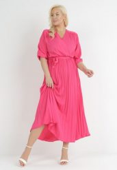 Różowa Plisowana Sukienka Maxi z Kopertowym Dekoltem i Wiązaniem w Talii Lariah. Czerwone sukienki damskie Born2be, na wesele, l, bez wzorów, bez kołnierzyka, plus size, bez ramiączek, maxi, kopertowe. Za 79.99 zł.