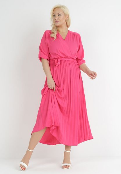 Różowa Plisowana Sukienka Maxi z Kopertowym Dekoltem i Wiązaniem w Talii Lariah. Czerwone sukienki damskie Born2be, na wesele, l, bez wzorów, bez kołnierzyka, plus size, bez ramiączek, maxi, kopertowe. Za 79.99 zł.
