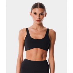 Biustonosz sportowy z regulacją Carpatree Balletcore. Czarne obuwie sportowe damskie Carpatree, bez wzorów, na fitness i siłownię. W wyprzedaży za 111.99 zł.