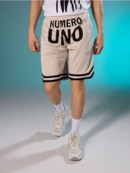 Szorty z napisem Numero Uno - kremowy. Białe szorty męskie Sinsay, l, bez wzorów. Za 39.99 zł.