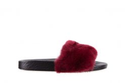 Klapki Bayla-112 0479-17194 Burgundy Furry, Bordo/Czarny, Skóra naturalna - 37. Czerwone klapki damskie Bayla, bez wzorów, ze skóry, klasyczne, bez obcasa. W wyprzedaży za 44.10 zł.