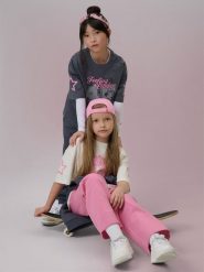 4F T-shirt loose z nadrukiem dziewczęcy - szary 158/164 (12-14 lat). Szare t-shirty i topy dla dziewczynek 4f, z aplikacjami, z bawełny, bez ramiączek. Za 59.99 zł.