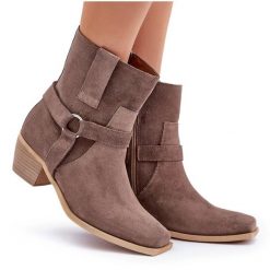 Botki Z Naturalnego Zamszu Na Obcasie Zazoo 3444/2 Brązowe. Brązowe botki damskie eleganckie, bez obcasa, na obcasie, bez zapięcia. Za 655.57 zł.