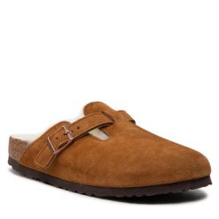 Klapki Birkenstock. Brązowe klapki damskie Birkenstock, bez wzorów, bez obcasa. Za 799.99 zł.