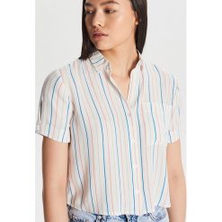Krótka koszula z nadrukiem - Biały. Koszule damskie Cropp. Za 49.99 zł.