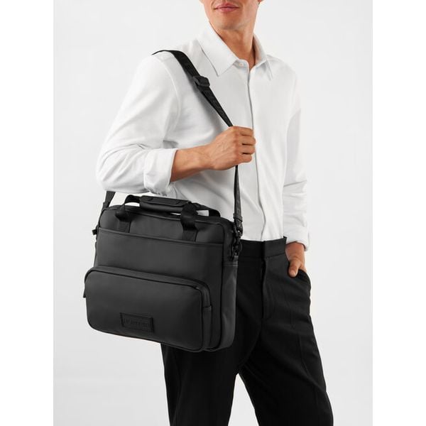 Torba na laptopa Hunter. Czarne torby na laptopa męskie Hunter, bez wzorów. Za 229.99 zł.