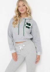 Jasnoszara Bluza o Krótkim Fasonie z Kapturem i Ściągaczami oraz Nadrukiem Varel. Szare bluzy damskie Born2be, l, bez wzorów, z kapturem. Za 34.99 zł.