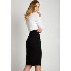 Czarna ołówkowa spódnica za kolano BIALCON. Czarne spódnice damskie BIALCON, z satyny, eleganckie. Za 155.00 zł.