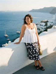 Spódnica midi z rozcięciem w kwiaty Plus size - czarny. Czarne spódnice damskie Sinsay, plus size, bez wzorów, plus size, midi. Za 39.99 zł.