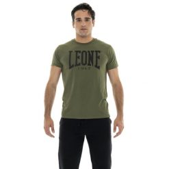 Podstawowa koszulka Kurzarm Leone 1947 z dużym logo. Zielone buty sportowe męskie LEONE 1947 APPAREL, bez wzorów, z bawełny, bez kołnierzyka, bez ramiączek, na fitness i siłownię. W wyprzedaży za 73.68 zł.