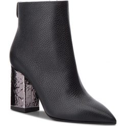 Botki POLLINI - SA21378G06TE100A Vbot.Nero. Czarne kozaki damskie Pollini, ze skóry, bez obcasa, na obcasie. W wyprzedaży za 849.00 zł.