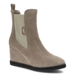 Botki damskie Libero, naturalna skóra zamszowa z elastycznymi wstawkami na płaskiej podeszwie, cappuccino, 2435-385. Brązowe kozaki damskie Libero, ze skóry, bez obcasa, na koturnie. Za 299.00 zł.