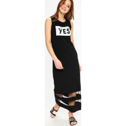 Liu Jo - Sukienka. Szare sukienki damskie Liu Jo, z aplikacjami, z dzianiny, casualowe, z okrągłym kołnierzem. W wyprzedaży za 479.90 zł.