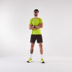 Spodenki do biegania w terenie męskie Kiprun Run Ultra 900 2w1. Brązowe krótkie spodenki sportowe męskie KIPRUN, l, bez wzorów, z materiału, do biegania. Za 179.99 zł.
