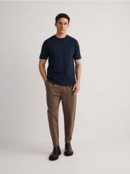 Bawełniany t-shirt regular - granatowy. Niebieskie t-shirty męskie Reserved, l, bez wzorów, z bawełny, bez kołnierzyka. Za 69.99 zł.