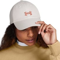 Czapka z daszkiem damska Under Armour Blitzing Adj OSFM kremowa 1376705 114. Białe czapki i kapelusze damskie Under Armour, bez wzorów. Za 78.99 zł.