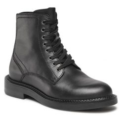 Trzewiki Lasocki. Czarne botki damskie Lasocki, bez obcasa, na płaskiej podeszwie, bez zapięcia. Za 249.99 zł.