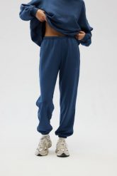 Spodnie typu jogger z HAFTEM w kolorze NAVY BLUE - NEVIS-XS. Niebieskie spodnie materiałowe damskie Marsala, m, bez wzorów, z bawełny. Za 279.90 zł.