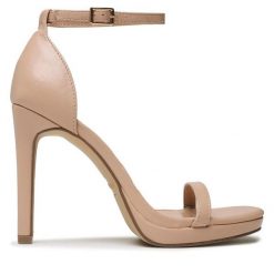 Sandały DeeZee. Brązowe sandały damskie DeeZee, bez wzorów, bez obcasa, na szpilce, bez zapięcia. Za 169.99 zł.