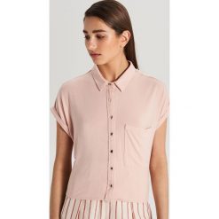 Koszula z kieszenią - Różowy. Koszule damskie marki Cropp. Za 59.99 zł.