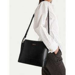 Torebka MEXX. Czarne listonoszki damskie Mexx, bez wzorów, bez dodatków. Za 179.99 zł.