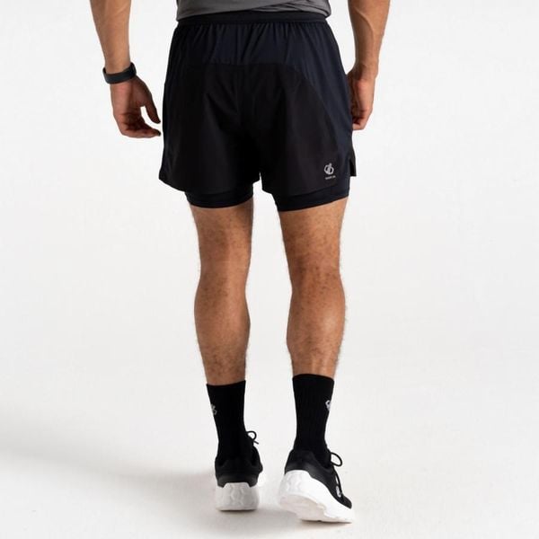 Szorty Dare 2B Movement II. Czarne szorty męskie Dare 2b, l, bez wzorów, z materiału. Za 109.99 zł.