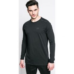 Nike Sportswear - Longsleeve. Czarne bluzki z długim rękawem męskie Nike Sportswear, z aplikacjami, z bawełny, z okrągłym kołnierzem. W wyprzedaży za 129.90 zł.