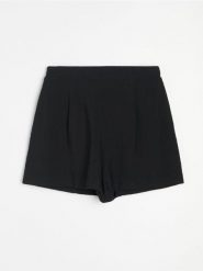 Luźne szorty z wiskozą - czarny. Czarne szorty damskie Sinsay, l, bez wzorów, z wiskozy. Za 29.99 zł.
