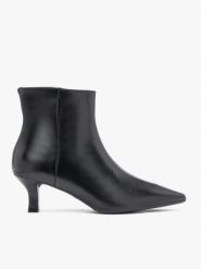Czarne skórzane botki na szpilce flare. Czarne botki damskie Ryłko, ze skóry, eleganckie, bez obcasa, na obcasie, bez zapięcia. Za 499.99 zł.
