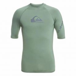 Męska koszulka z filtrem UV UPF50 ALL TIME z krótkim rękawem. Zielone koszulki sportowe męskie Quiksilver, m, bez wzorów, z elastanu, bez kołnierzyka, bez ramiączek, trekkingowe. Za 176.38 zł.